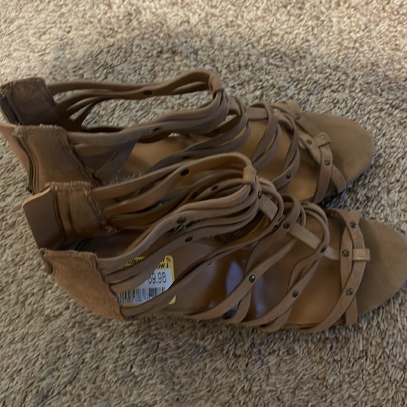 Crown Vintage heels - Picture 2 of 11